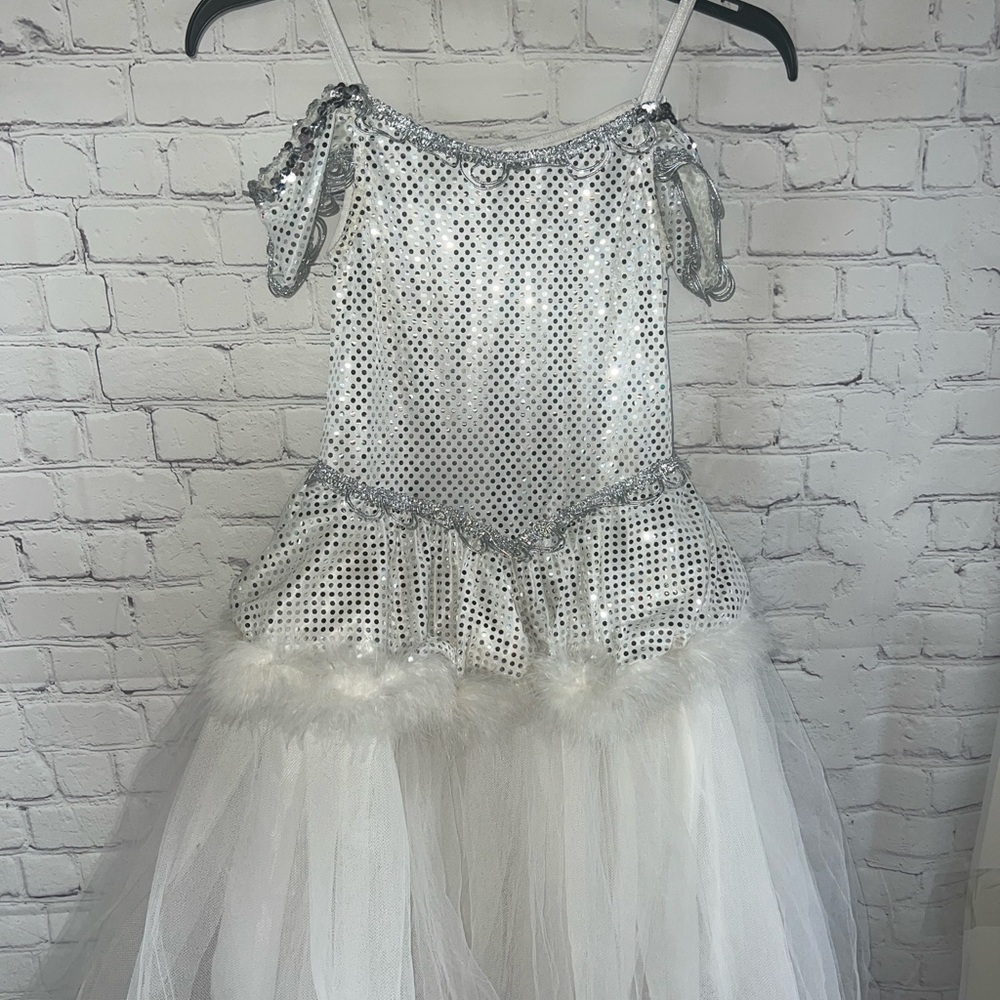 6X-8 Halloween or Dance dress. Silver sparkles with tulle. Sparkly and feather’s